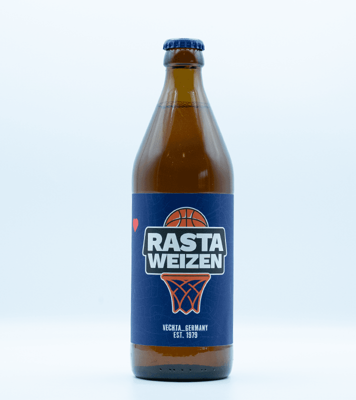 Eine Bierflasche, auf dem Etikett steht RASTA Vechta Weizen
